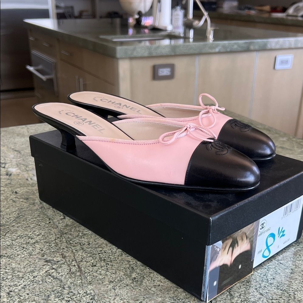 New Y2K CHANEL Pink and Black Mules 8.5